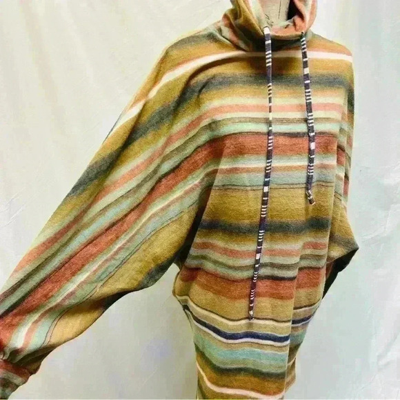 BUCKETLIST | Tops | Bucketlist French Terry Knit Colorblock Sweater Size Small - Picture 4 of 11